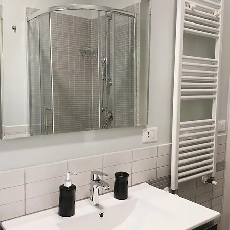 Station House Apartment *